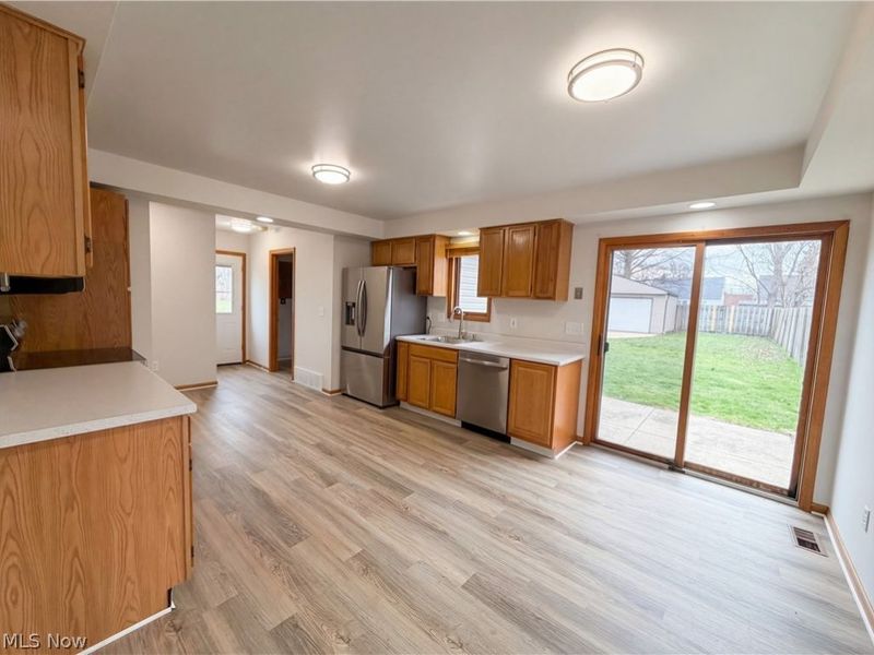 20710 Miller Avenue, Cleveland, OH 44119 Photo 2