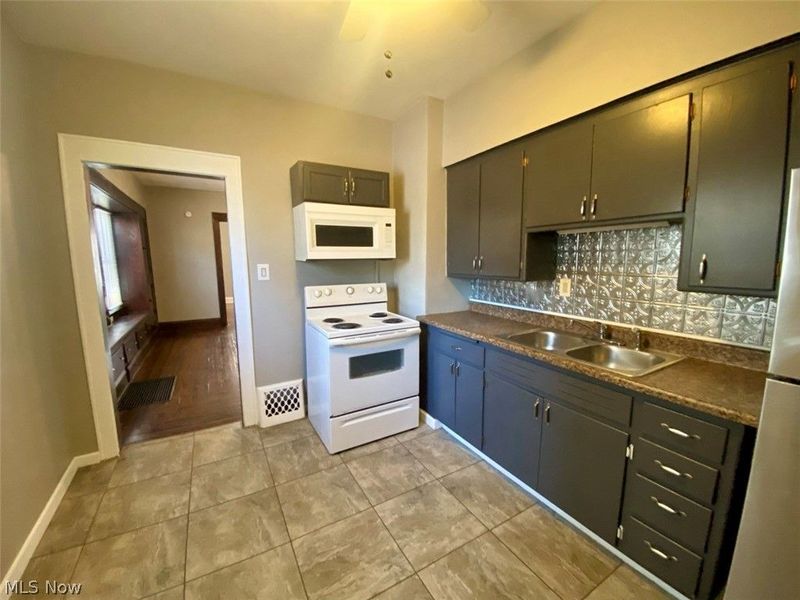 418 Crestwood Avenue , Unit 1, Akron, OH 44302 Photo 5