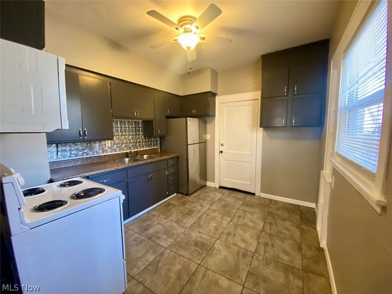 418 Crestwood Avenue , Unit 1, Akron, OH 44302 Photo 6