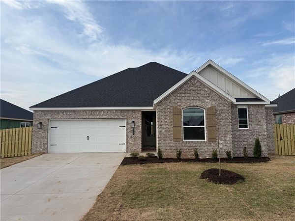 1900 Bugg Street , Pea Ridge, AR 72751