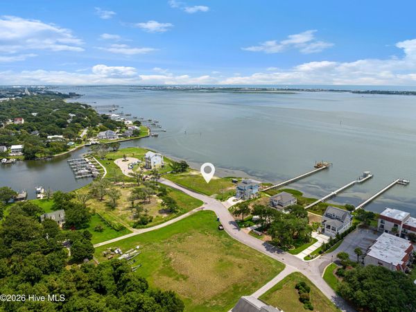 4729 S Shore Drive, Morehead City, NC 28557