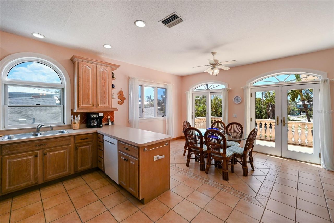 889 N Shore Drive, Anna Maria, FL 34216 Photo