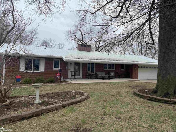 1105 E Jefferson Avenue, Fairfield, IA 52556