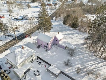 86 Elm St, Swansea, MA 02777