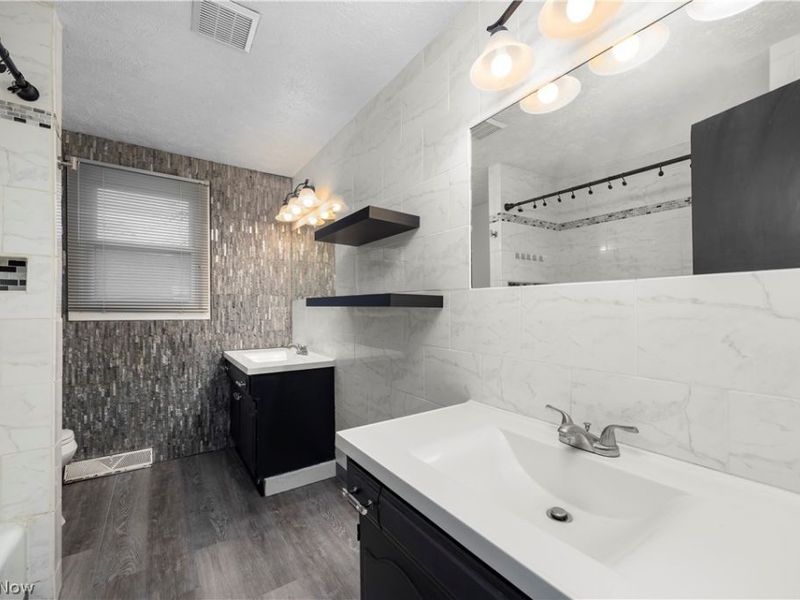 4004 Washington Avenue , Lorain, OH 44052 Photo 19