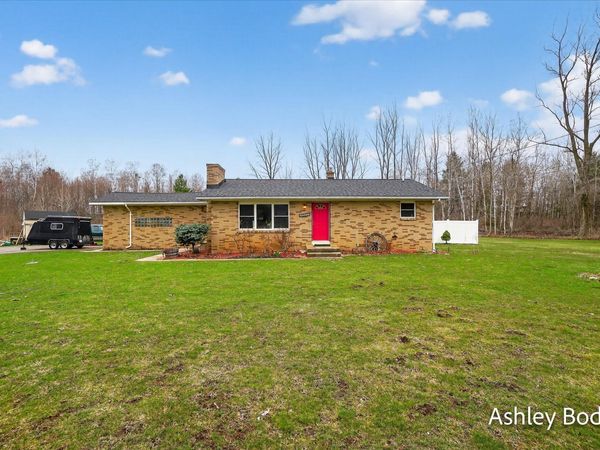 825 16 Mile Road NW, Kent City, MI 49330