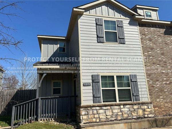 1272 N Corsica Drive, Fayetteville, AR 72704