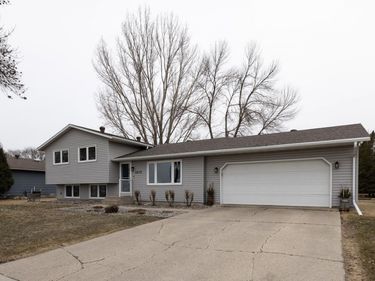 2617 4th Avenue S, Moorhead, MN 56560