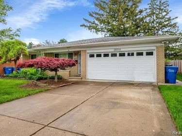 28314 James Drive, Warren, MI 48092