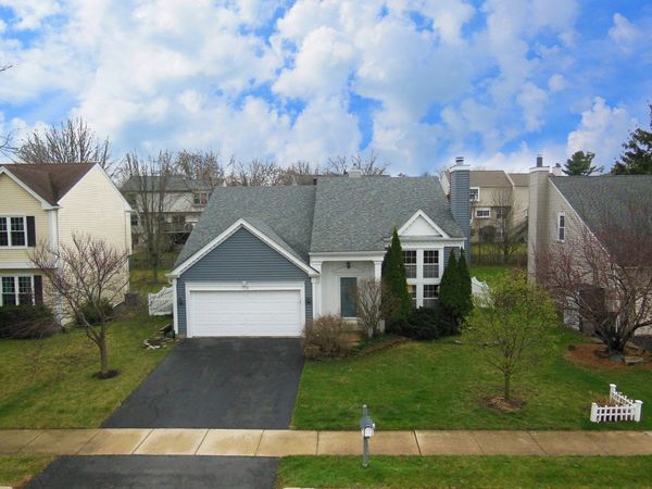 794 Burning Trail, Carol Stream, IL 60188