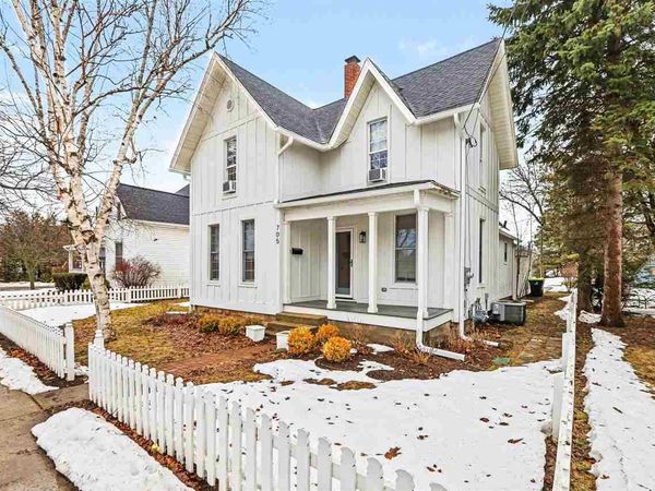 705 State Street, Charlevoix, MI 49720