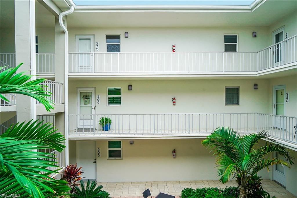 568 12th Ave S, Unit 568, Naples, FL 34102 Photo