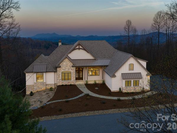 527 Falkirk Way, Zirconia, NC 28790