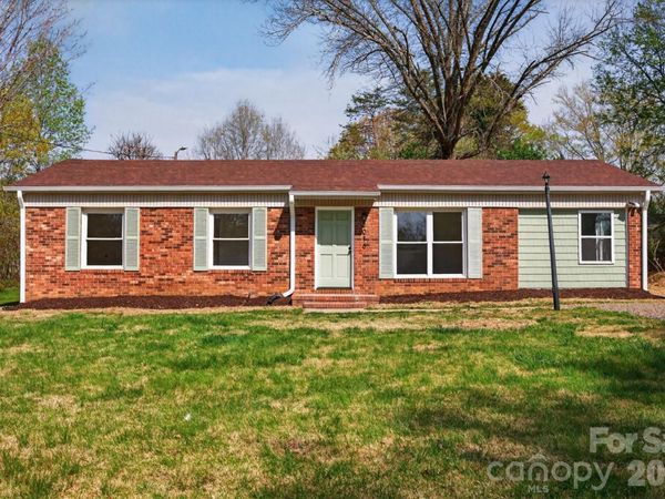 2016 Bryant Street , Madison, NC 27025