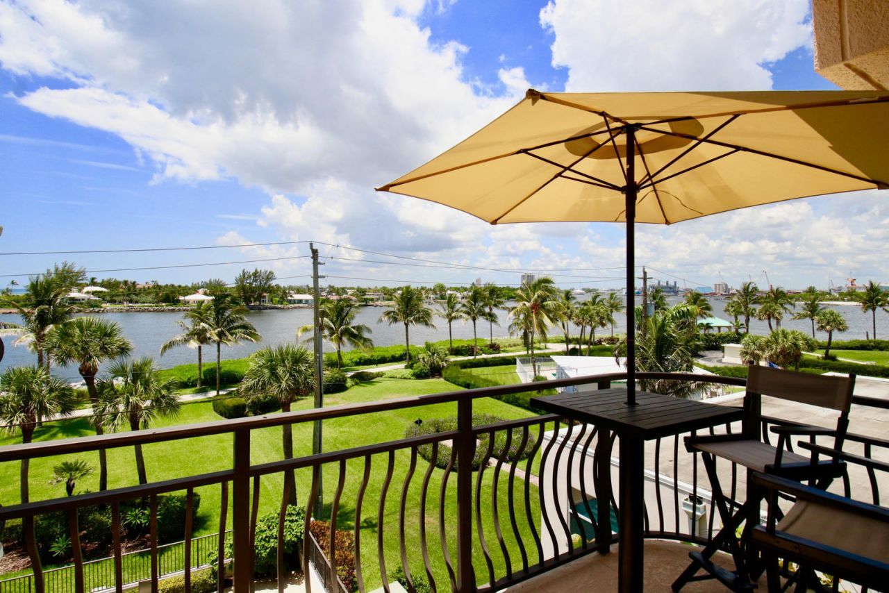 314 Inlet Way, Unit 303, Palm Beach Shores, FL 33404 Photo