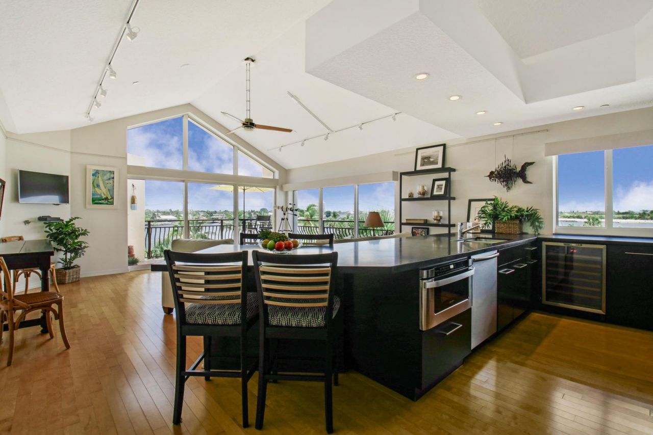 314 Inlet Way, Unit 303, Palm Beach Shores, FL 33404 Photo