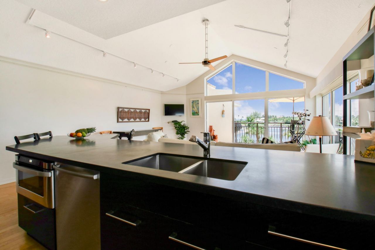 314 Inlet Way, Unit 303, Palm Beach Shores, FL 33404 Photo