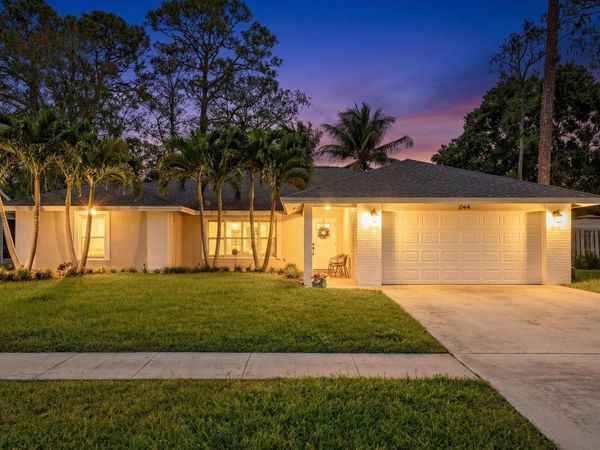 1064 Raintree Lane, Wellington, FL 33414