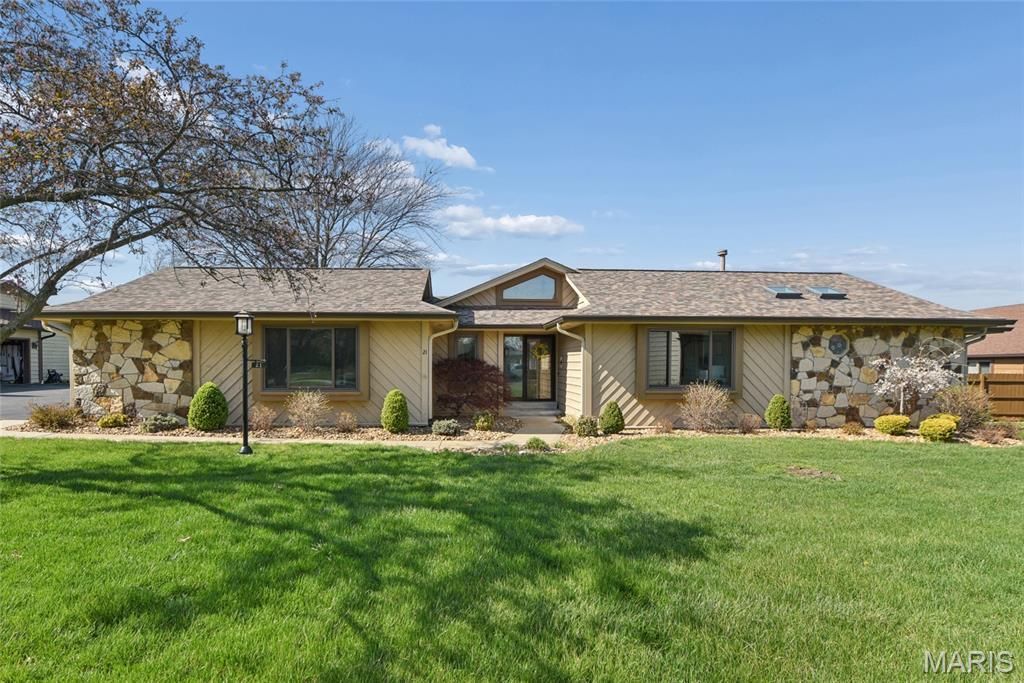 21 W Village Drive W, Saint Charles, MO 63303 Main Photo