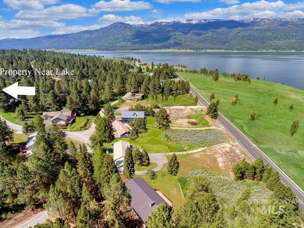 903 Divot Circle, Cascade, ID 83611