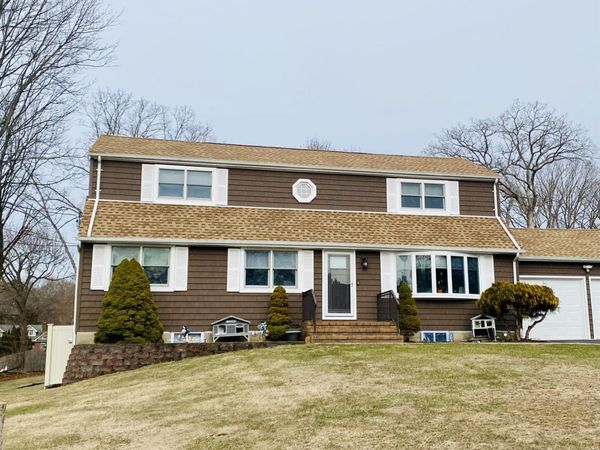 23 Grossman Street , Melville, NY 11747