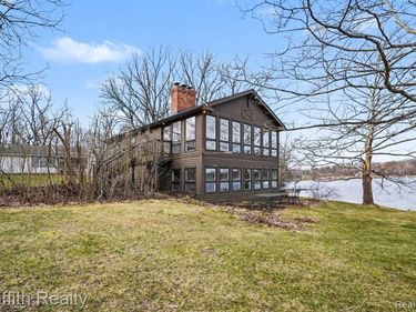 11616 Hall Road , Hamburg Twp, MI 48189
