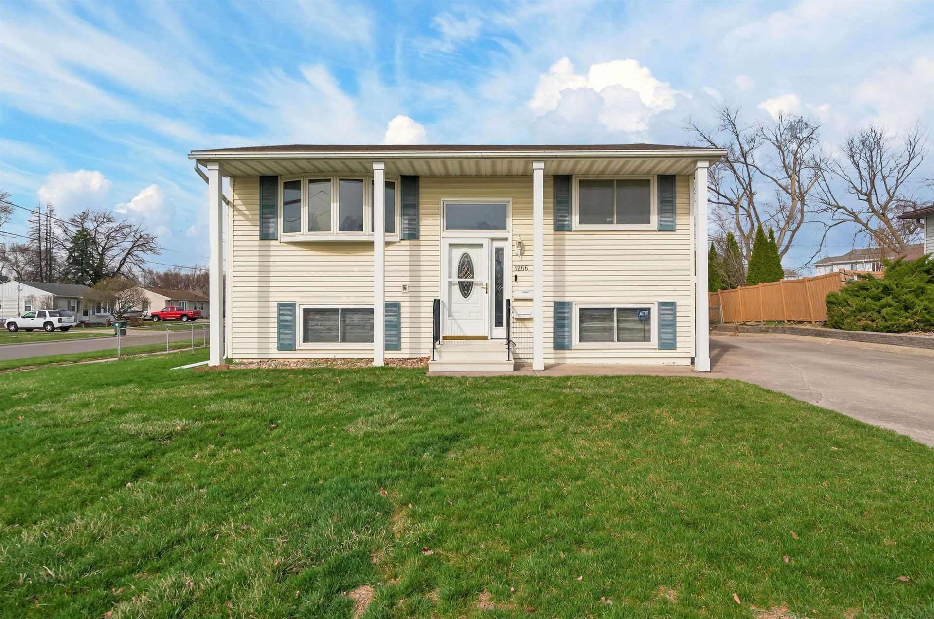 1266 Doreen Avenue, Waterloo, IA 50701 Main Photo