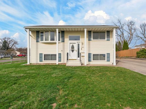 1266 Doreen Avenue, Waterloo, IA 50701