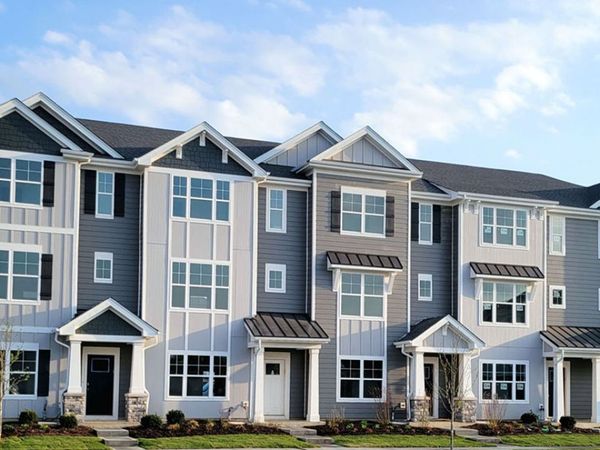 535 yosemite Way , Mundelein, IL 60060