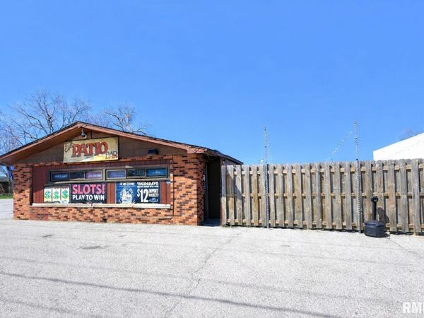 1585 MONMOUTH Boulevard, Galesburg, IL 61401