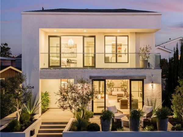 304 Goldenrod Avenue, Corona Del Mar, CA 92625