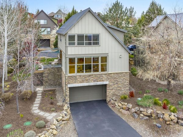 224 Volunteer Park Lane, Redmond, OR 97756
