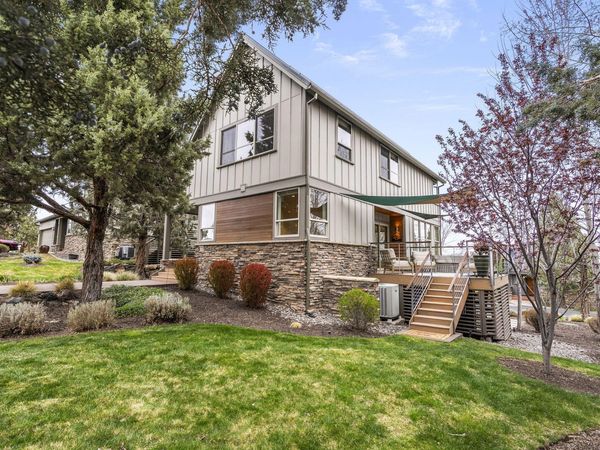 224 Volunteer Park Lane, Redmond, OR 97756