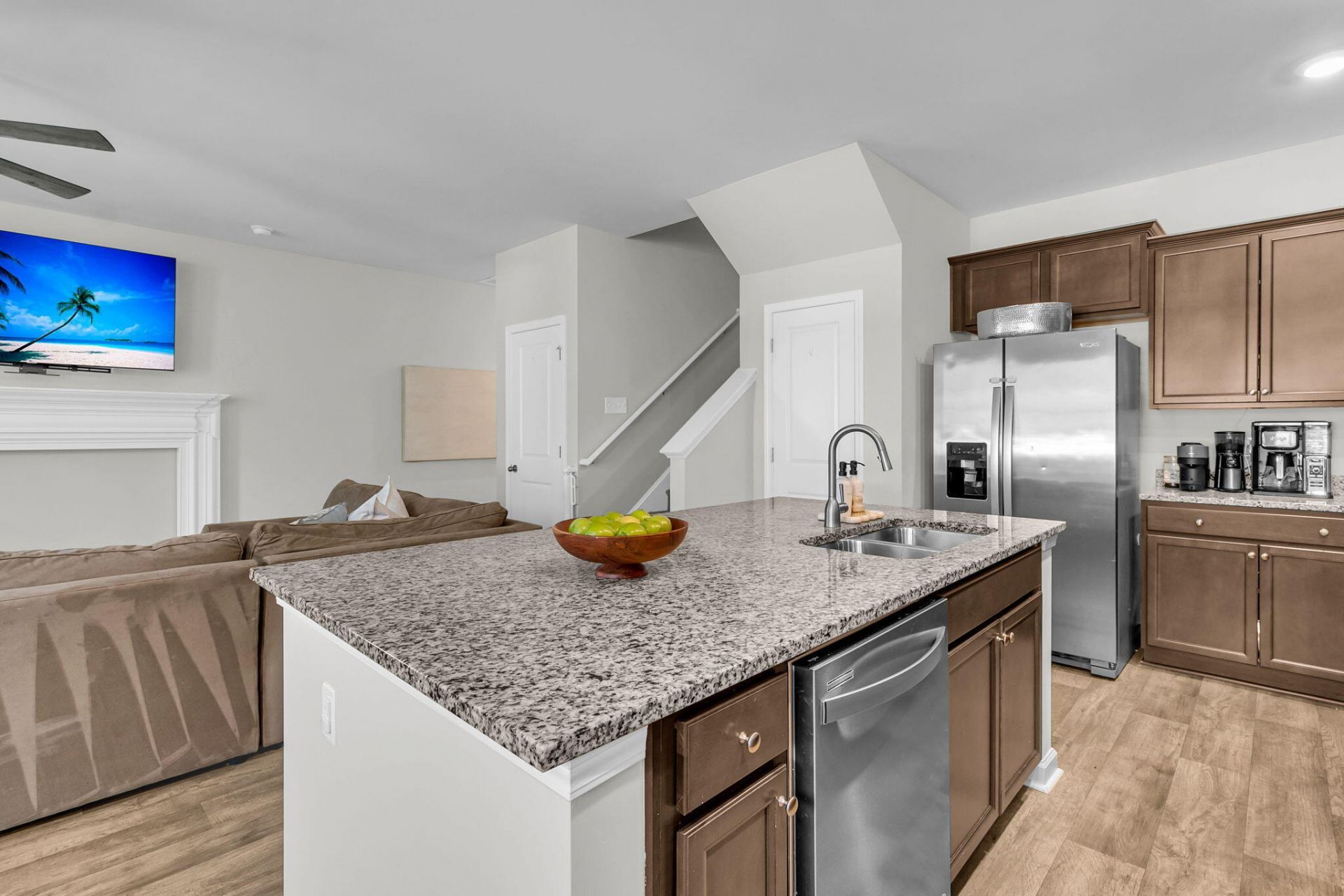 1879 Towne Street Photo 12