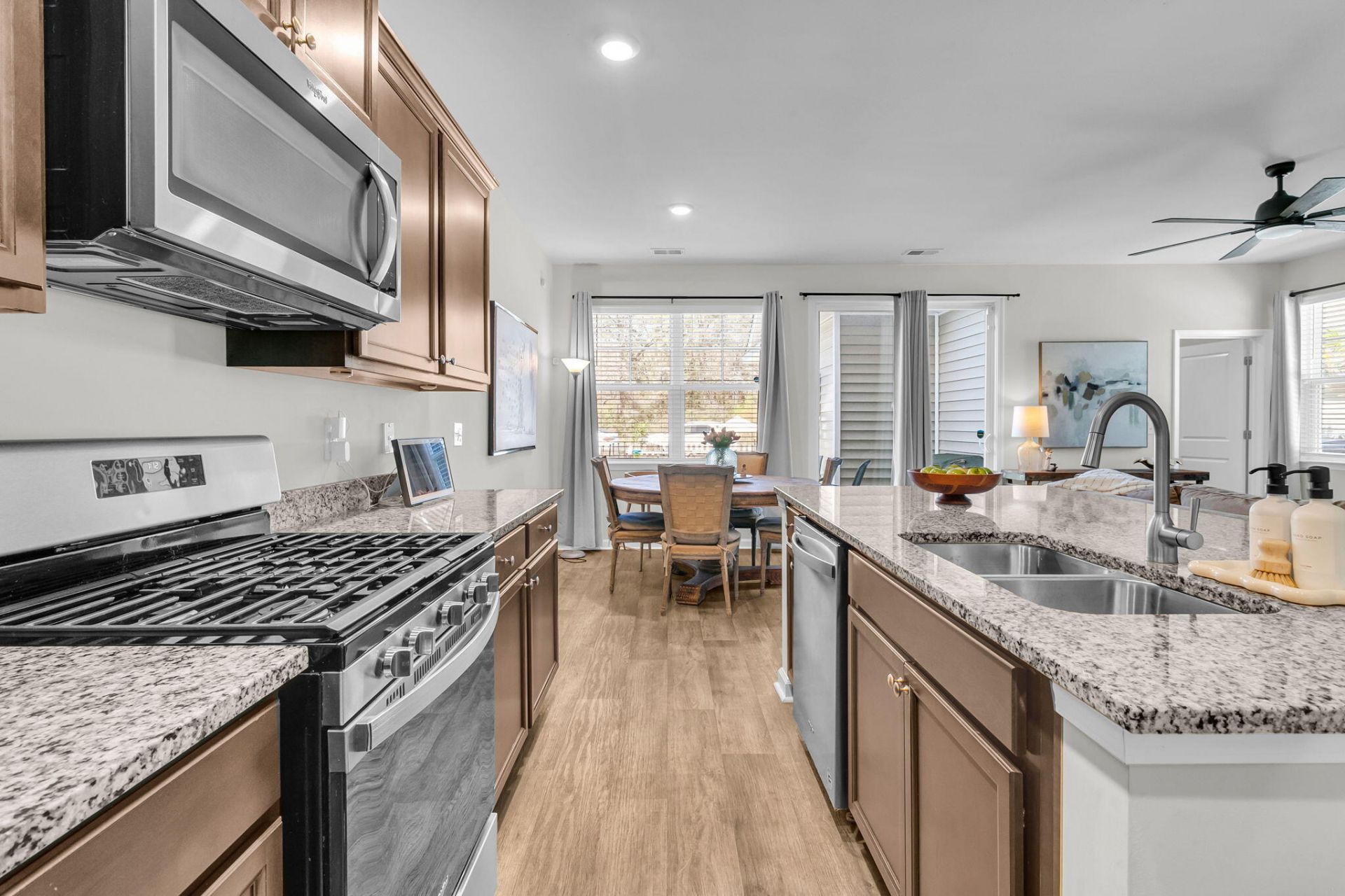 1879 Towne Street Photo 15