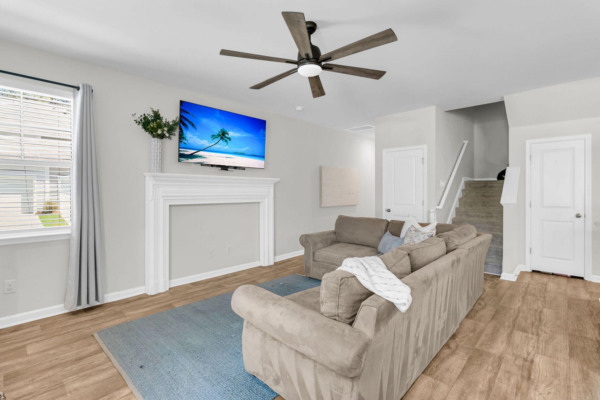 1879 Towne Street Photo 17