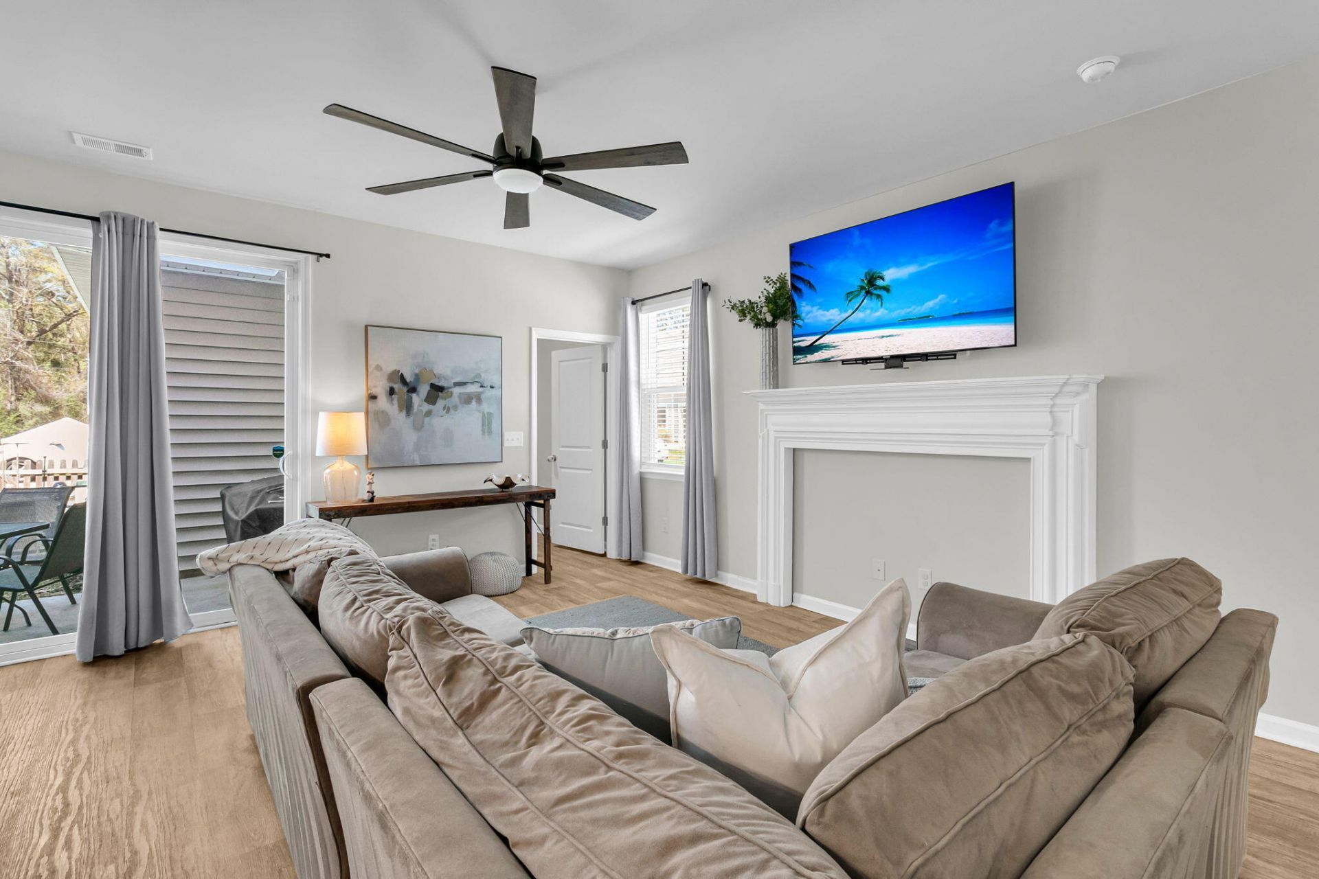 1879 Towne Street Photo 18