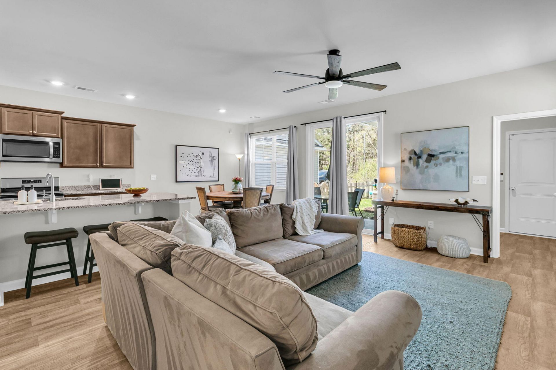 1879 Towne Street Photo 19