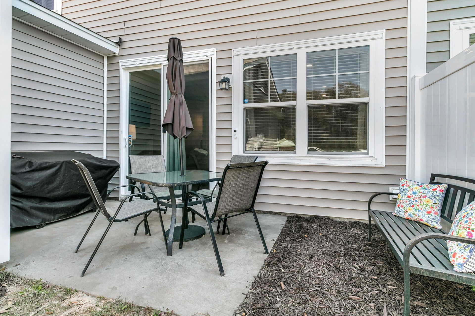 1879 Towne Street Photo 34