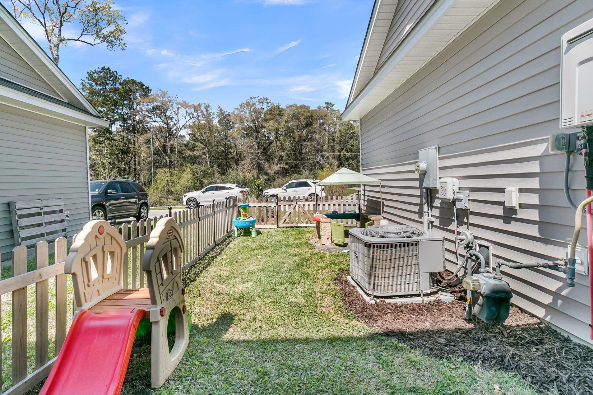 1879 Towne Street Photo 36