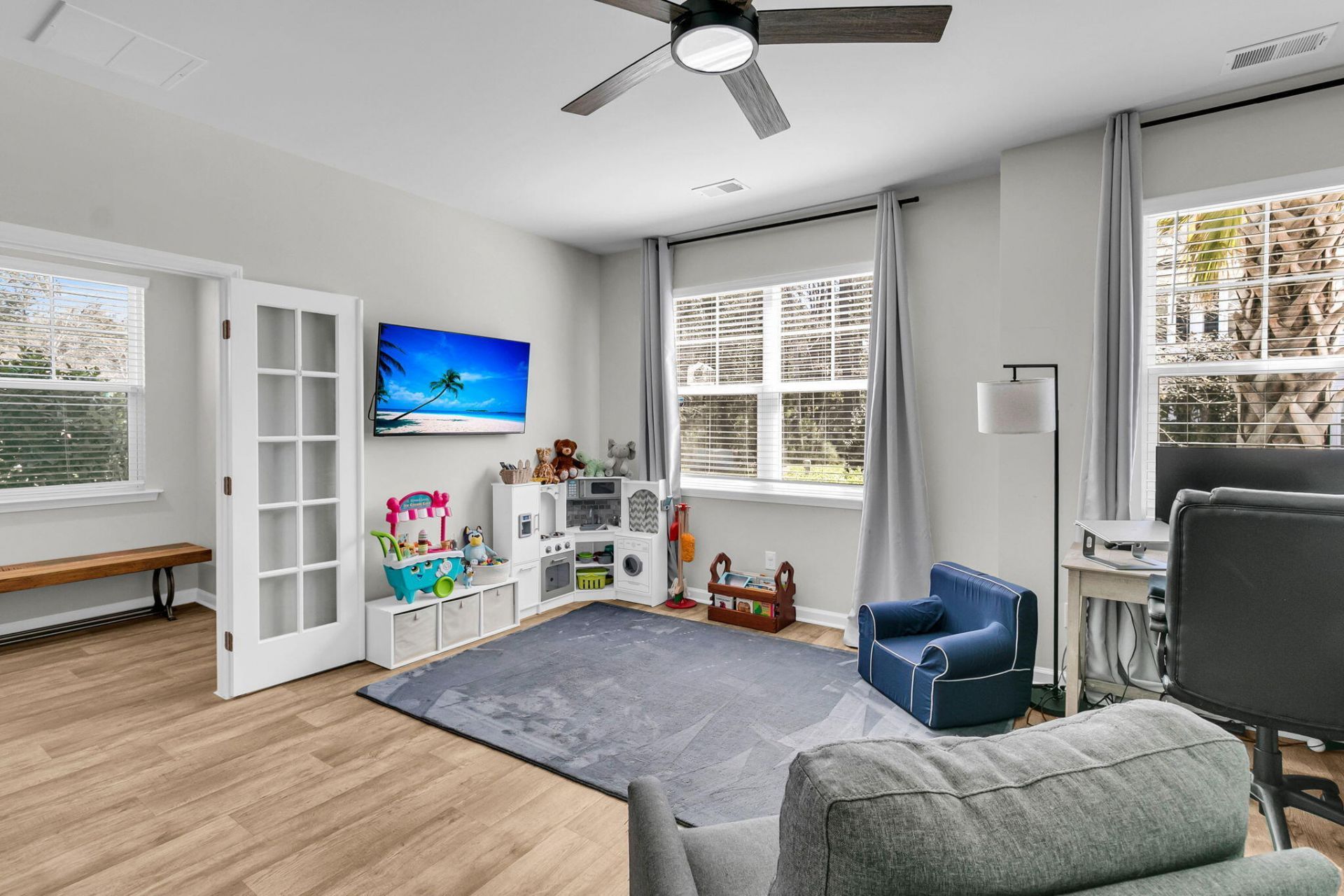 1879 Towne Street Photo 5