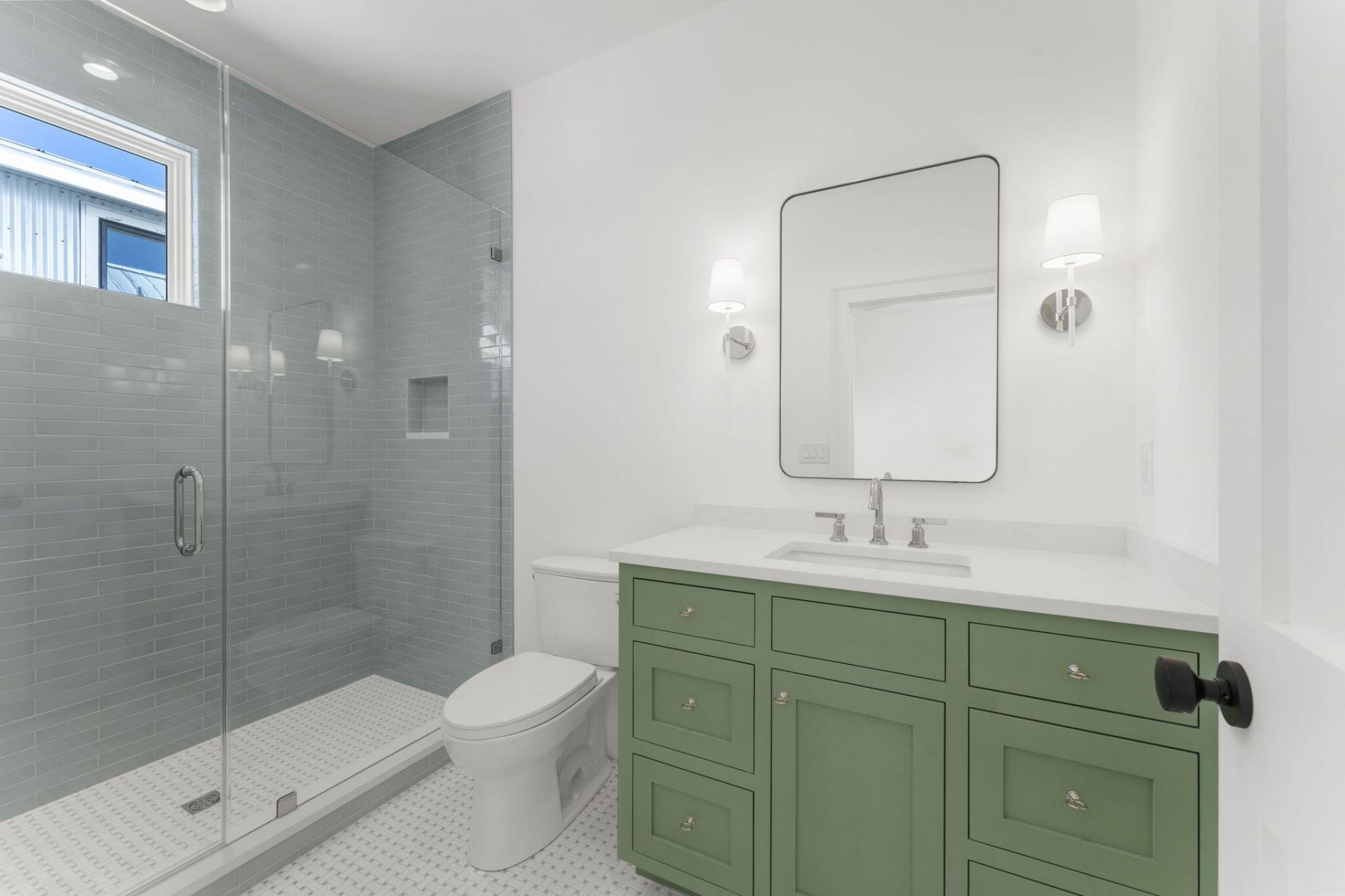 768 Gate Post Drive Photo 21