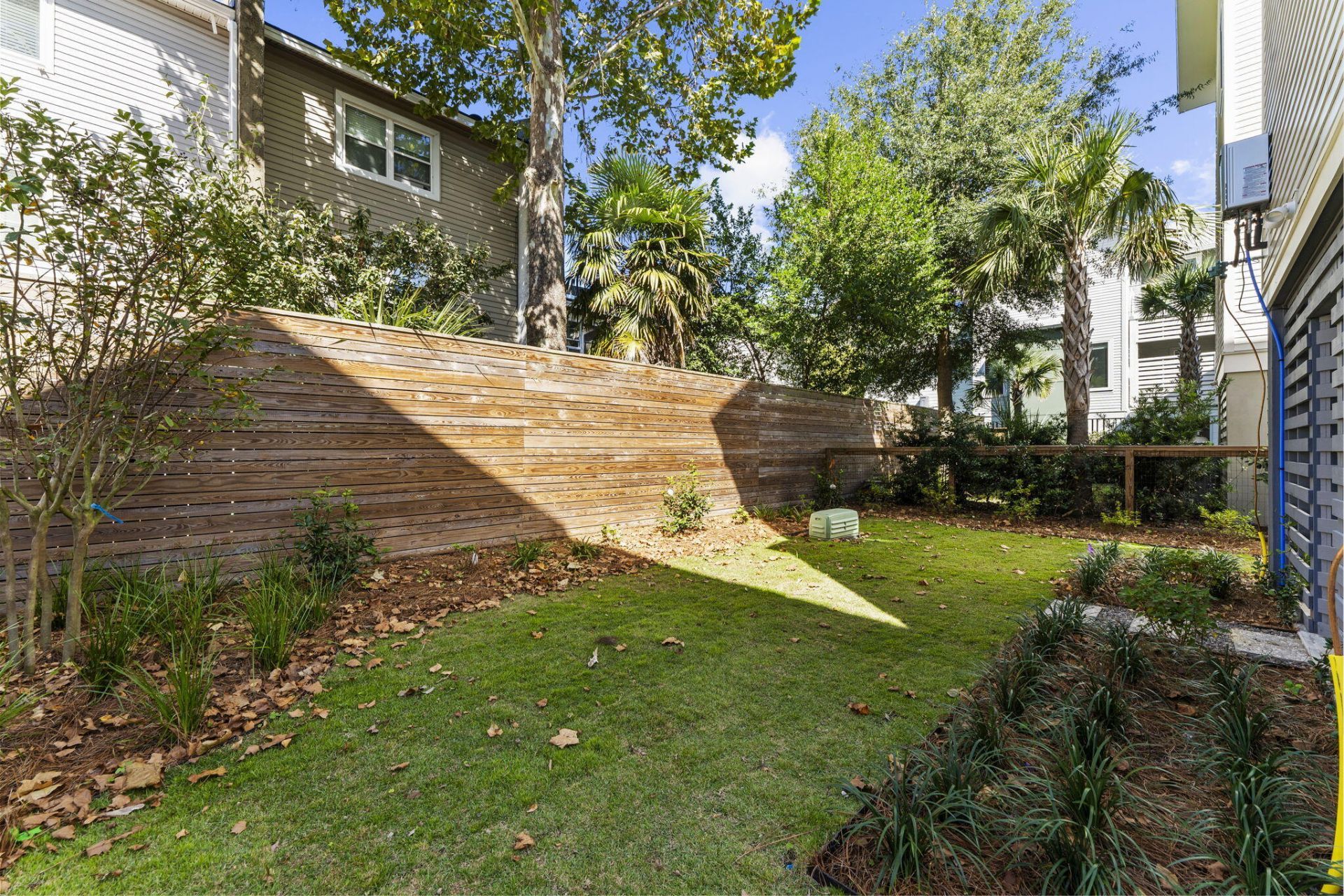 768 Gate Post Drive Photo 25