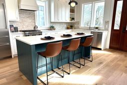 768 Gate Post Drive photo 4