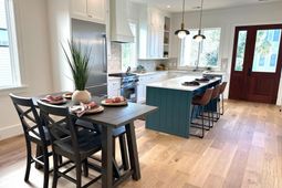 768 Gate Post Drive photo 4