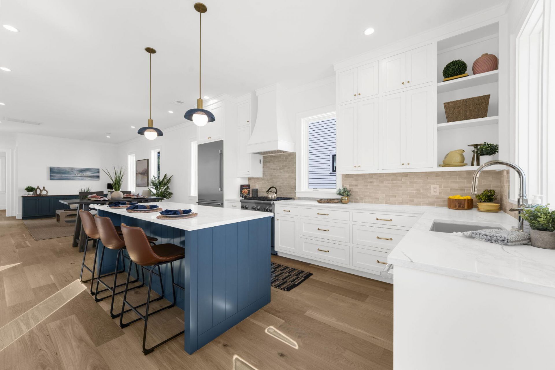 768 Gate Post Drive Photo 6