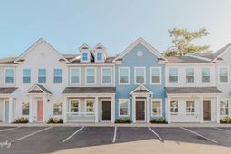 151 Crescent Way photo 4