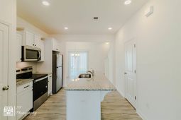 151 Crescent Way photo 4