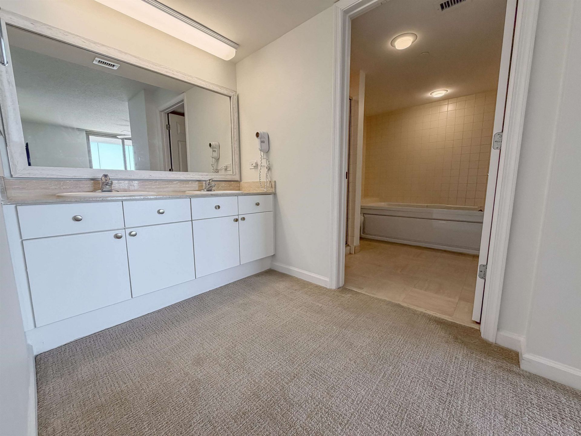 8560 Queensway Blvd.  Photo 16