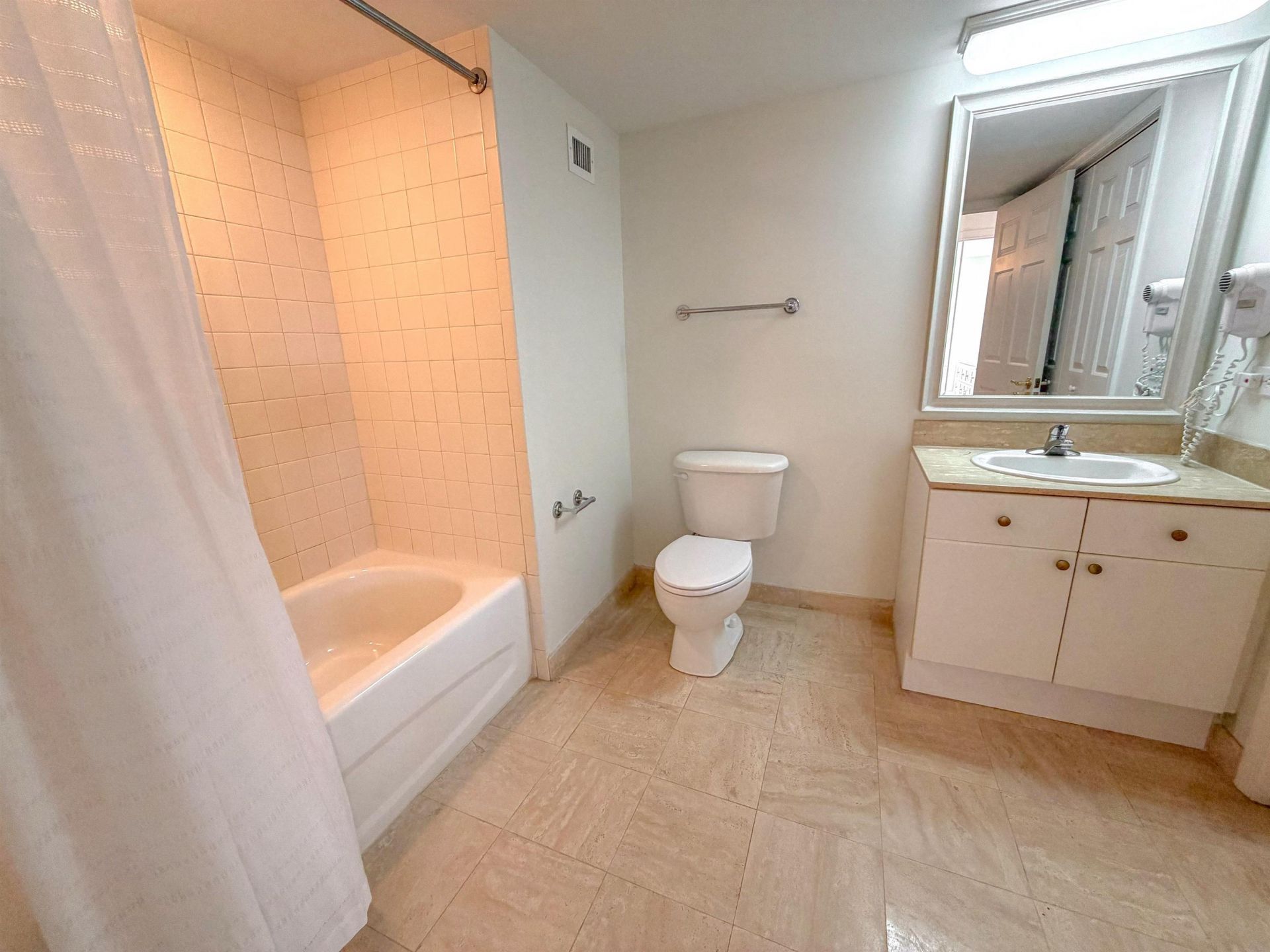 8560 Queensway Blvd.  Photo 21